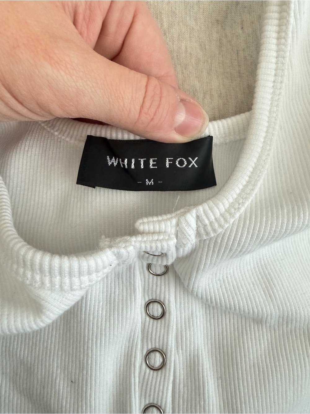 White Fox Ribbed Snap-Front Cropped Tank 🤍 - Picture 2 of 5